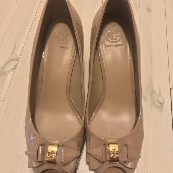 Tory Burch Peep-Toe Vinyl Nude Wedges - Size 8 - Picture 2 of 6